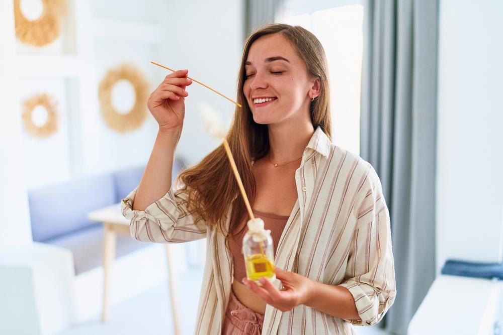 Cómo hacer un aromatizante casero para limpiar las energías de casa y dejar un agradable aroma